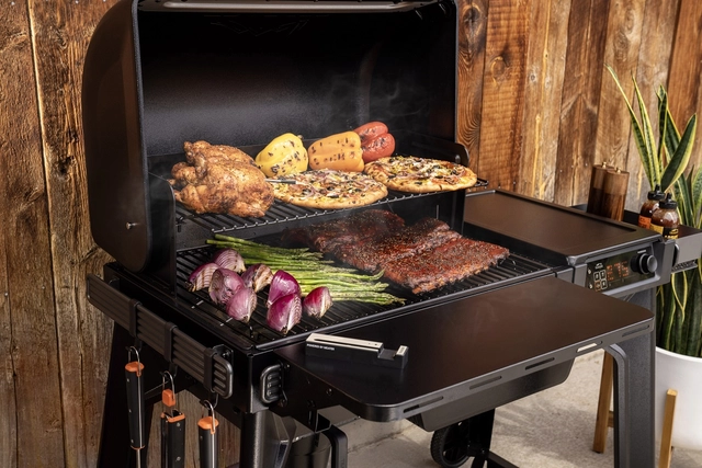 Traeger Woodridge 